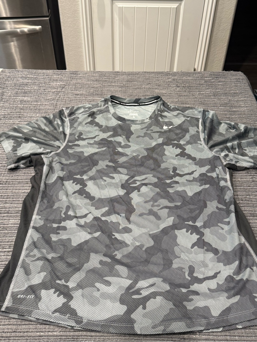 Nike running miller dri-fit camo t shirt sz L